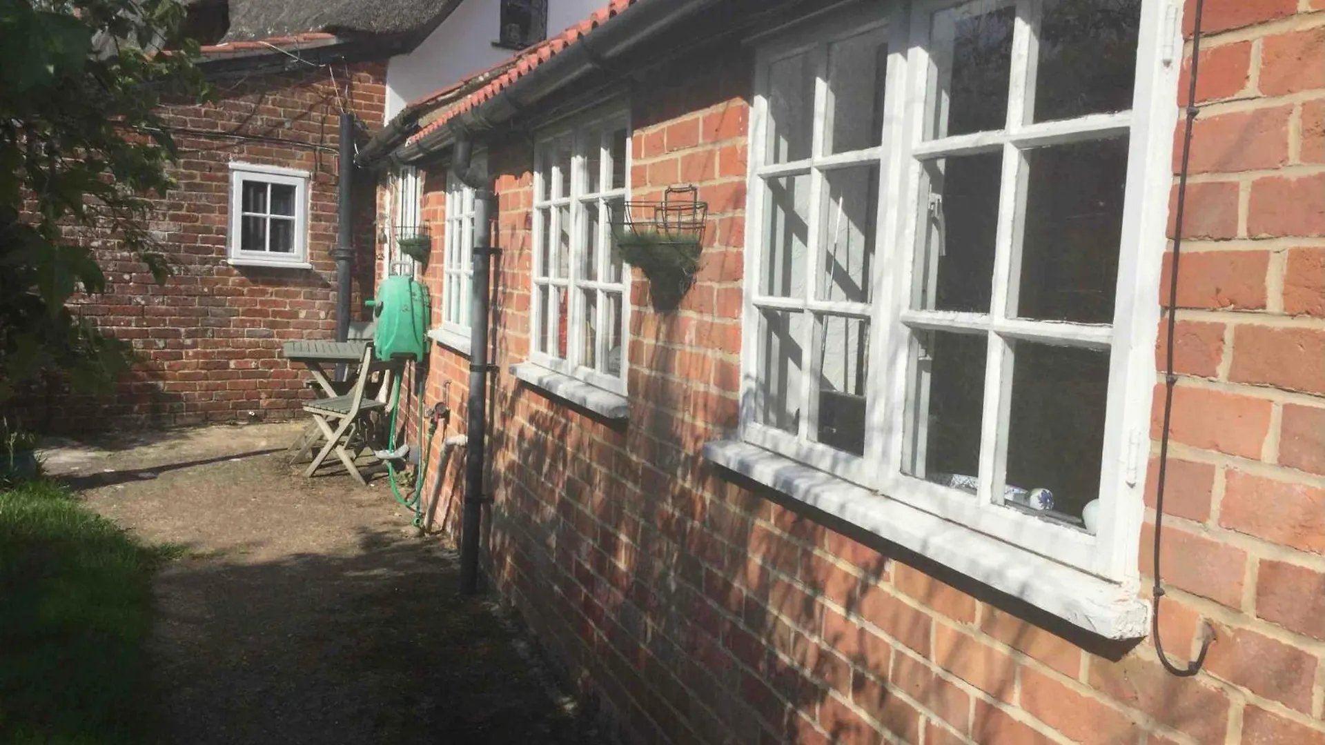 The Old Dairy, Comfy 1 Bedroom Apartment With Lounge,Bathroom And Kitchenette Near Town, Pubs And Walks Ringwood 0*,  United Kingdom