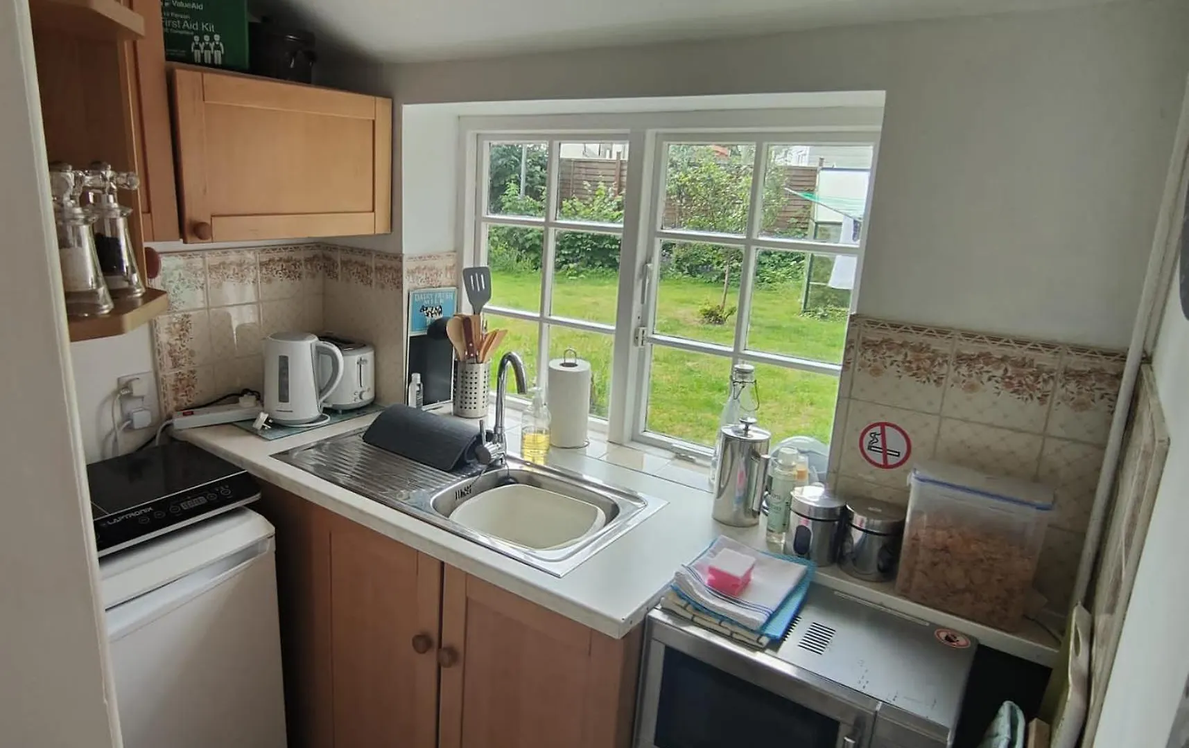 The Old Dairy, Comfy 1 Bedroom Apartment With Lounge,Bathroom And Kitchenette Near Town, Pubs And Walks Ringwood Holiday home