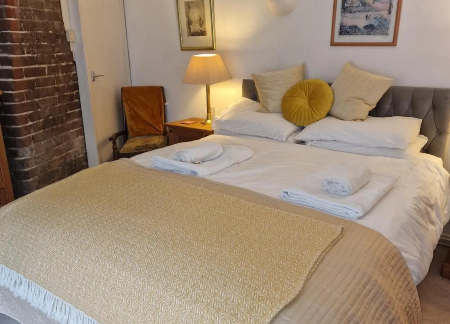 The Old Dairy, Comfy 1 Bedroom Apartment With Lounge,Bathroom And Kitchenette Near Town, Pubs And Walks Ringwood 0*,