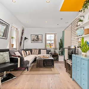 https://guestready-artsy-penthouse-in-heart-of-the-city.cambridgehotelsuk.com